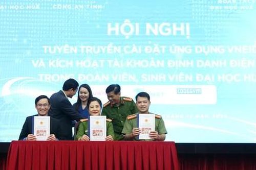 Công an hướng dẫn cài đặt VNEID và kích hoạt định danh điện tử cho sinh viên