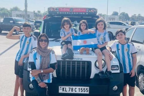 Bà mẹ 5 con lái xe hơn 3.000 km đến Qatar để xem Messi thi đấu