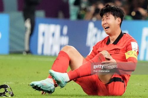 Son Heung-min ném mặt nạ, khóc như mưa khi tuyển Hàn Quốc chiến thắng