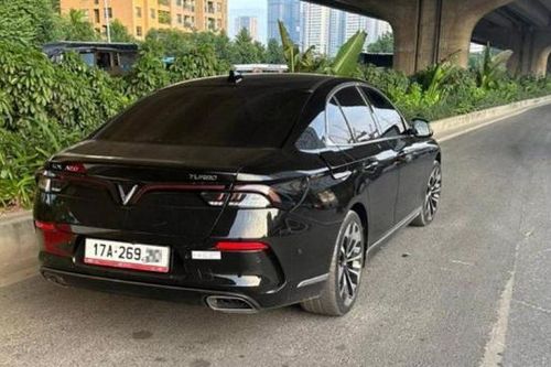 Tài xế dùng băng dính che biển số ô tô để né ''phạt nguội''