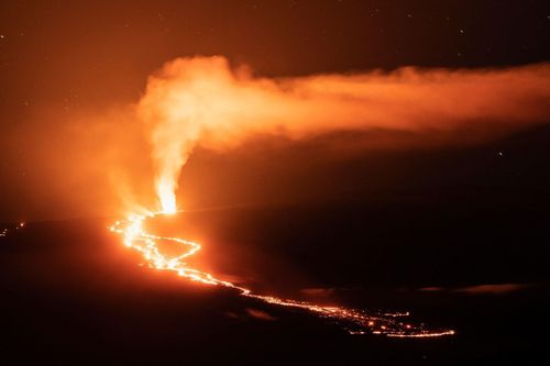 Du khách đổ đến Hawaii chiêm ngưỡng dòng dung nham rực sáng