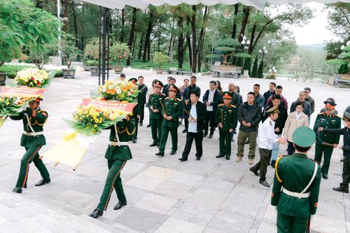 Tập đoàn TNG viếng các nghĩa trang liệt sĩ Trường Sơn