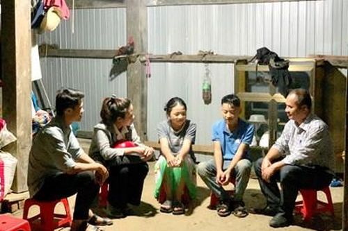 Những người thầy lặn lội đưa học sinh đến với con chữ