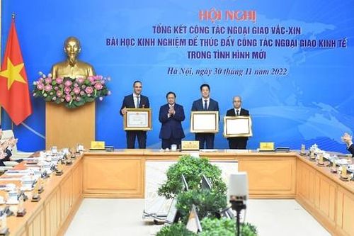 Pfizer Việt Nam đón nhận bằng khen của Thủ tướng
