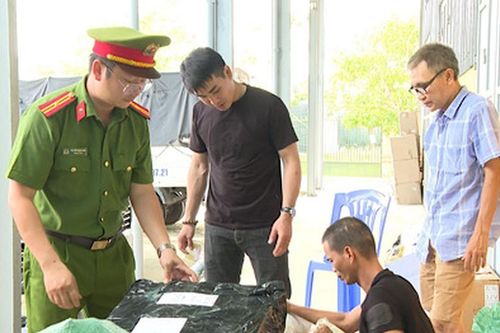 Liên tiếp phát hiện ô tô chở hàng không rõ nguồn gốc cho công ty chuyển phát nhanh Thuận Phong