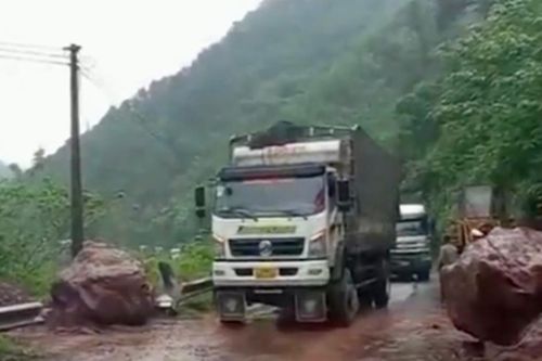 Khắc phục sạt lở đường Hồ Chí Minh qua Quảng Trị