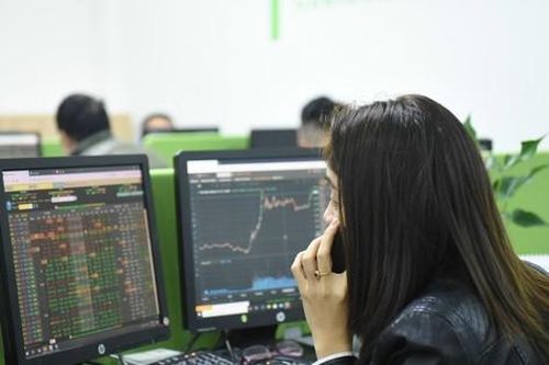 Giải trình giá cổ phiếu tăng trần, giảm sàn 5 phiên liên tiếp: Nặng thủ tục hành chính, tốn kém
