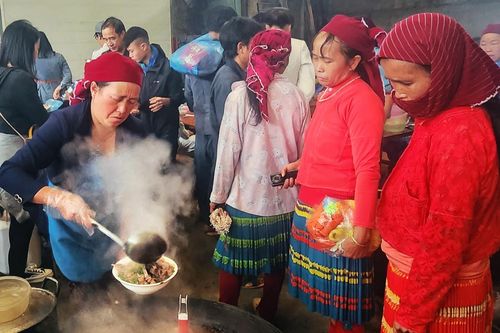 Đi chợ phiên Hà Giang cuối tuần, lạc vào thiên đường ẩm thực 'ngon quên lối về'