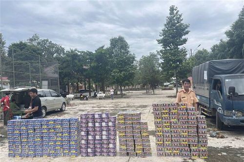 Bình Phước: Truy đuổi xe ôtô chở hơn 580kg pháo trên quốc lộ 13