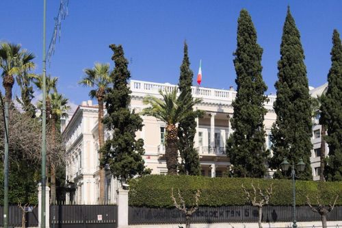 Xe của Đại sứ quán Italy tại Athens bị đánh bom