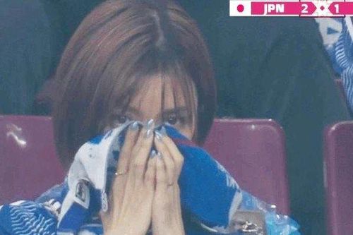 Người đẹp Nhật 'gây sốt' trên khán đài World Cup hóa ra là chân dài có tiếng