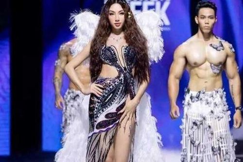 Mỹ nhân Việt xử lý sự cố trên sàn diễn: Người nhận 'mưa lời khen', người vẫn thần thái ngời ngời