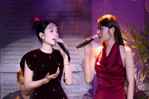Dân mạng xôn xao clip Nam Anh 'tác động vật lý' lên Nam Em khi song ca cùng nhau