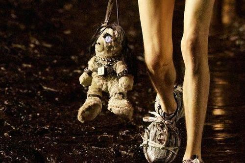 Toàn cảnh diễn biến vụ bê bối chấn động của hãng thời trang xa xỉ Balenciaga