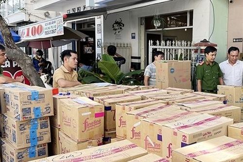 Phát hiện kho chứa hàng hóa nghi nhập lậu