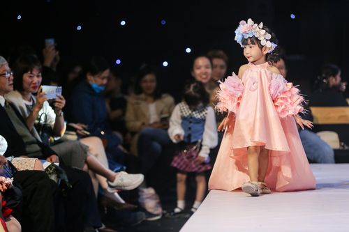Hơn 100 mẫu nhí khoe tài trong đêm diễn Fashion Junction - Giao lộ thời trang