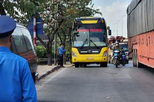 Phạt nặng nhiều xe khách 'bỏ bến chạy dù'