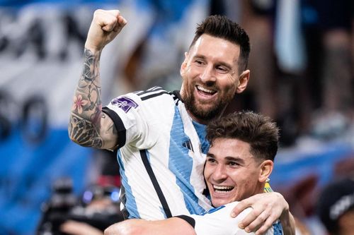 Messi đưa Argentina vào tứ kết gặp Hà Lan