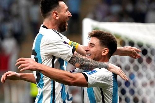 Messi lập siêu phẩm, Argentina thẳng tiến vào tứ kết