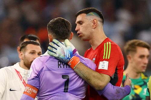 Người hùng Argentina an ủi tội đồ Australia