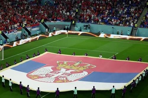 Tiếng hô vang gây bàng hoàng của nhóm CĐV Serbia trên sân 974