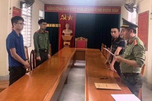 Đang làm thủ tục xuất cảnh sang Chile thì bị bắt