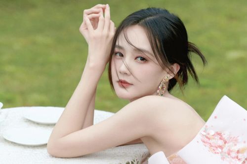 'Hoàng Dung' Lý Nhất Đồng chật vật tìm chỗ đứng