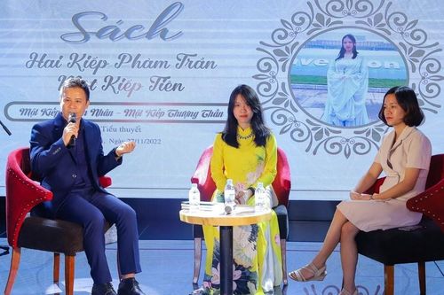 Nữ sinh 15 tuổi ra mắt cuốn tiểu thuyết đầu tay