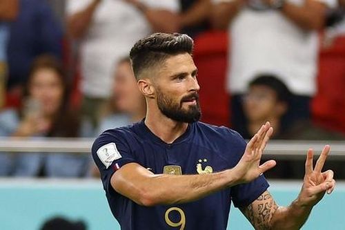 Olivier Giroud vượt qua Thierry Henry, thiết lập kỷ lục ghi bàn đáng kinh ngạc