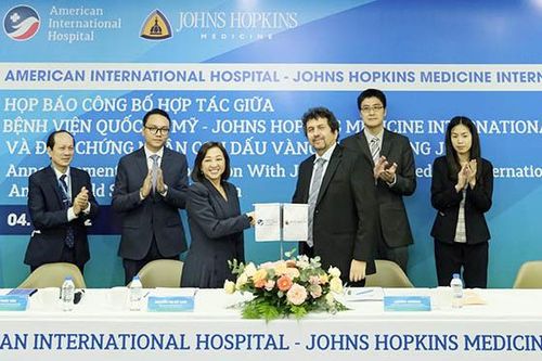 Johns Hopkins hỗ trợ đào tạo điều trị bệnh nhân cho AIH
