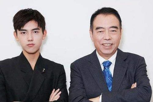 Nam diễn viên xuất thân từ gia đình quyền lực, cách cư xử khiến ai cũng phải khen 'có giáo dục'