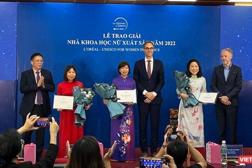 Ba nhà khoa học nữ nhận giải thưởng L'Oreál - UNESCO