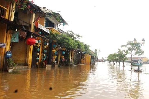 Hội An lại ngập trong nước