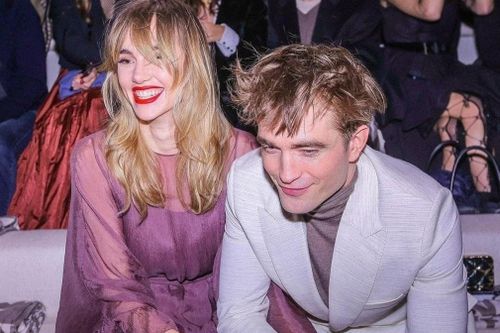 'Người Dơi' Robert Pattinson lần đầu đưa người yêu lên thảm đỏ