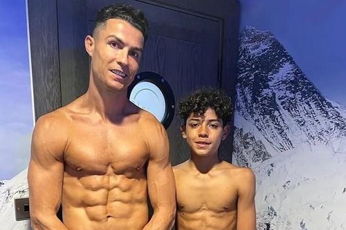 Siêu sao bóng đá Ronaldo có dạy con kiểu 'bố hổ'?