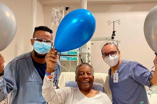'Vua bóng đá' Pelé vẫn chưa đến lúc chăm sóc cuối đời