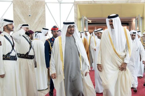 Tổng thống UAE bất ngờ thăm Qatar