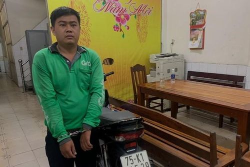 Đâm thủng phổi lái xe ôm, nam thanh niên bị bắt sau 20 phút gây án