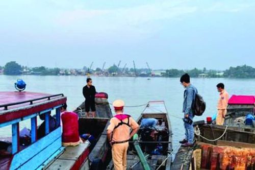Xử lý triệt để nạn khai thác cát trái phép