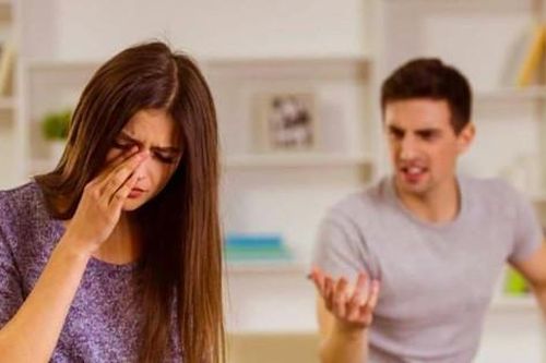 Hai đời vợ đều 'chạy đứt dép' vì chồng hành xử kiểu chẳng giống ai thế này