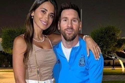 Messi bên vợ sau chiến thắng trước Australia
