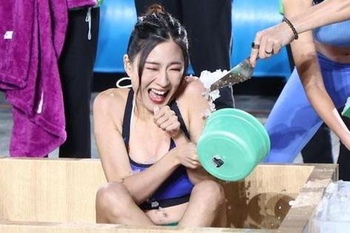 TVB hứng chỉ trích vì để diễn viên khoe da thịt