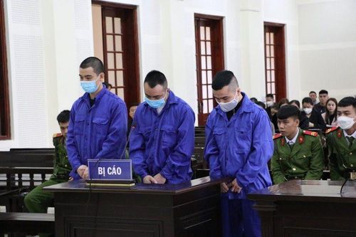 'Dắt nhau' vào tù vì mua bán hàng quốc cấm