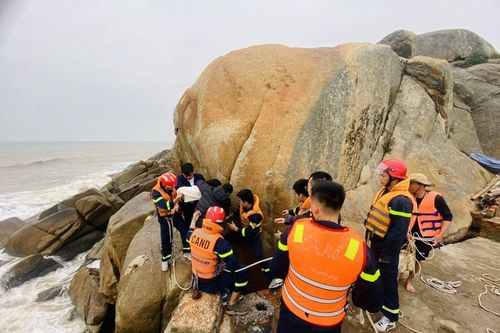 Giải cứu thành công người phụ nữ có ý định gieo mình xuống biển tự tử