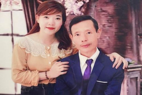 Chuyện cảm động phía sau bức ảnh 'cái nắm tay cuối cùng với bố'
