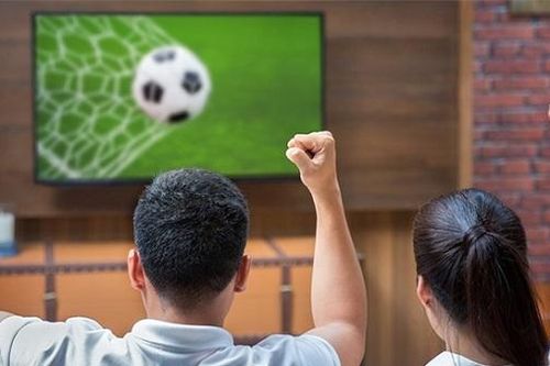 Vợ tôi 'căm ghét' bóng đá
