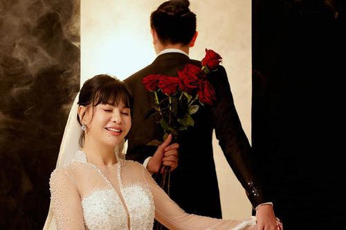 Hậu chia tay, Cát Phượng bỗng nhắc đến chuyện 'đi bước nữa' và người đàn ông bóng đêm