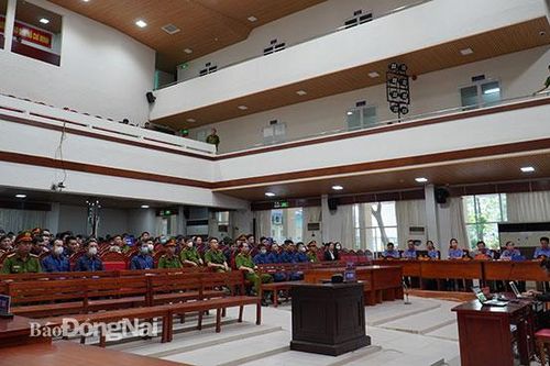 Xét xử đại án buôn lậu gần 200 triệu lít xăng: TAND tỉnh dự kiến thời gian tuyên án 74 bị cáo trong 4 ngày