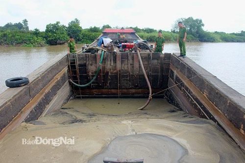 Xử phạt 120 triệu đồng đối với 3 trường hợp khai thác cát trái phép