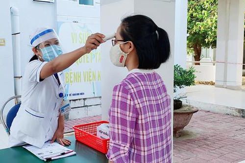 Khánh Hòa: Chủ động phòng chống dịch bệnh, nâng cao chất lượng chăm sóc sức khỏe Nhân dân